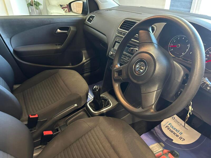 VOLKSWAGEN POLO
