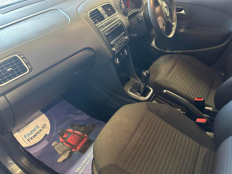 VOLKSWAGEN POLO