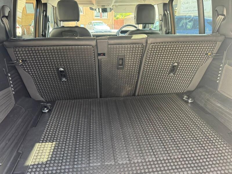 LAND ROVER DEFENDER 110