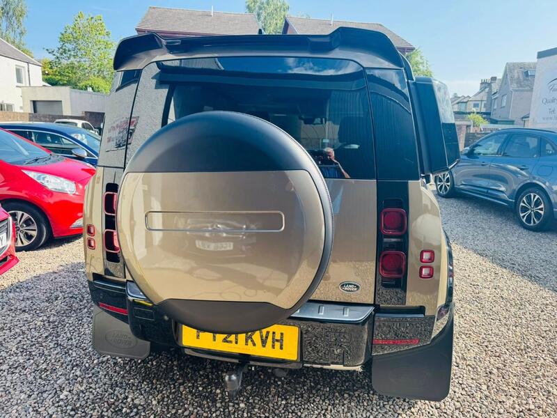 LAND ROVER DEFENDER 110