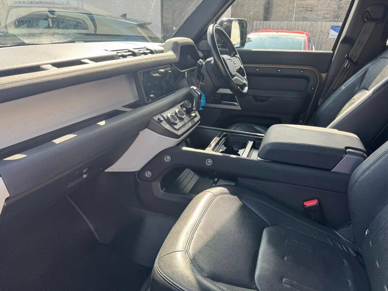LAND ROVER DEFENDER 110