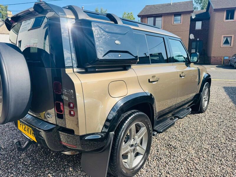 View LAND ROVER DEFENDER 110 3.0 D250 MHEV SE