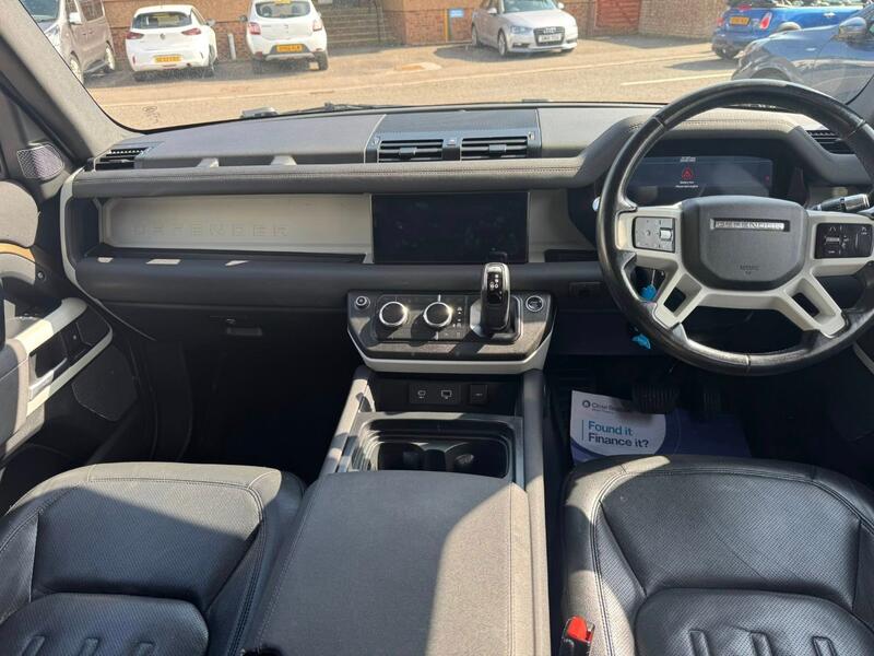 LAND ROVER DEFENDER 110