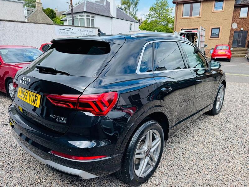 View AUDI Q3 2.0 TFSI 40 Sport